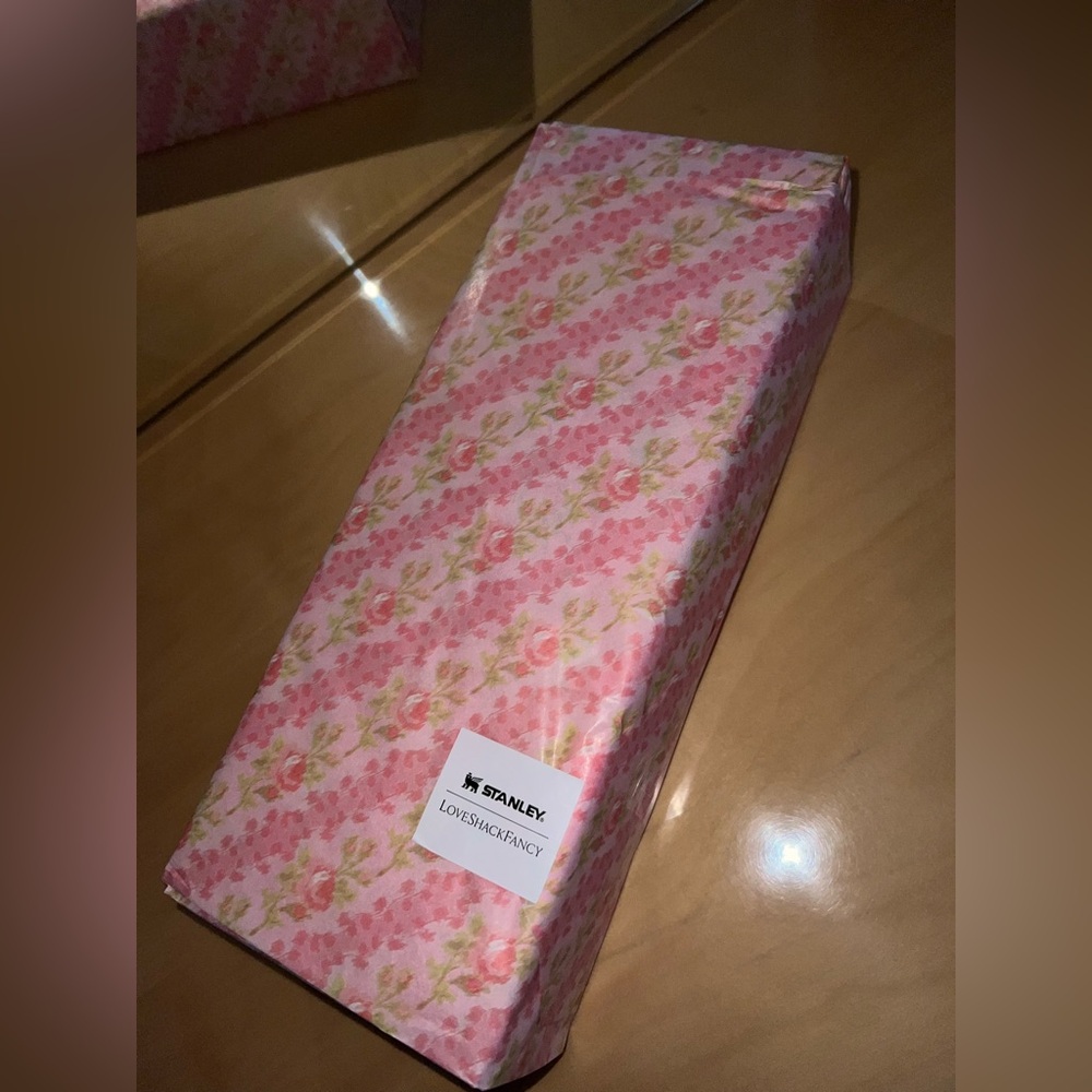 STANLEY love shack fancy All Day Slim Bottle ! - Picture 3 of 4